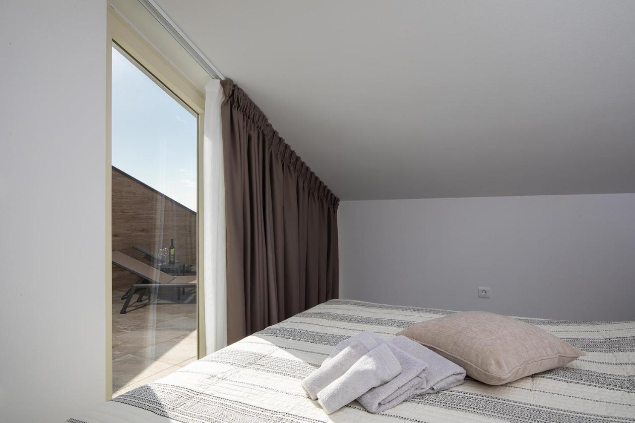 Apartman Damjan Pjescana Uvala Exterior foto