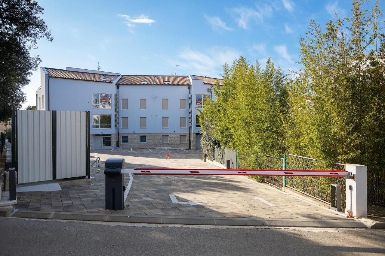 Apartman Damjan Pjescana Uvala Exterior foto